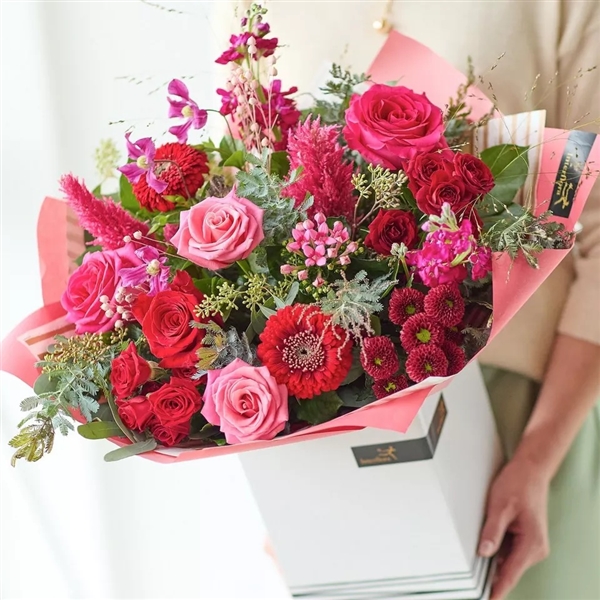 LUXURY \VALENTINES HAND TIED